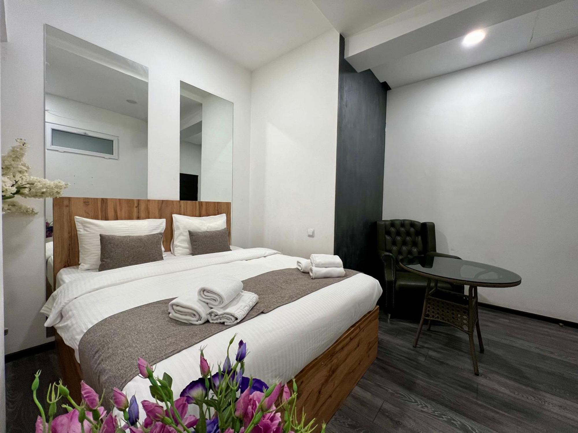 Yvn Tumanyan Apart-Hotel Jerevan Eksteriør billede